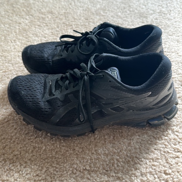 ASICS - Picture 2 of 6